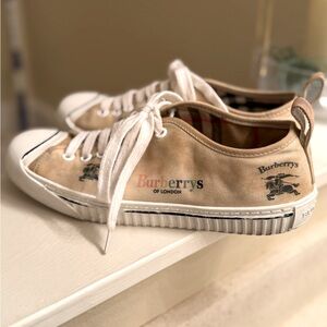 Burberry Off-White Kingly Sneaker Shoes Size 8 Women’s